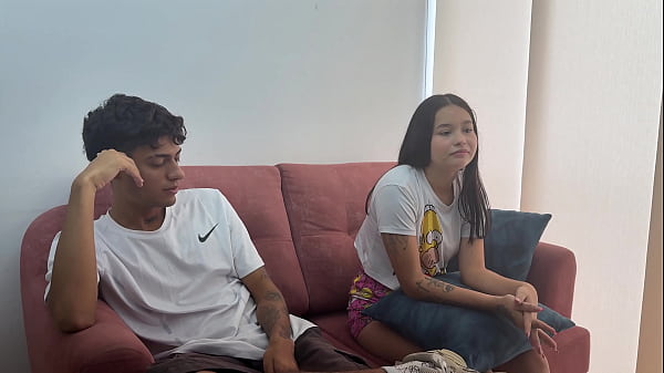 Mi esposo cornudo me contrata a masajista pervertido para un masaje y termina en una buena cogida y su leche en mi cara.